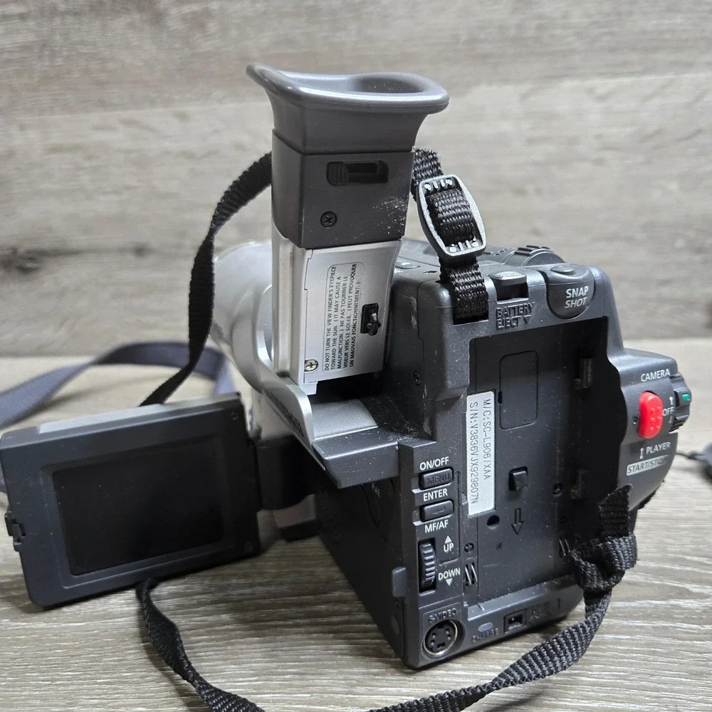 Samsung SCL906 NTSC Video Camera Camcorder (No battery or charger) As Is
